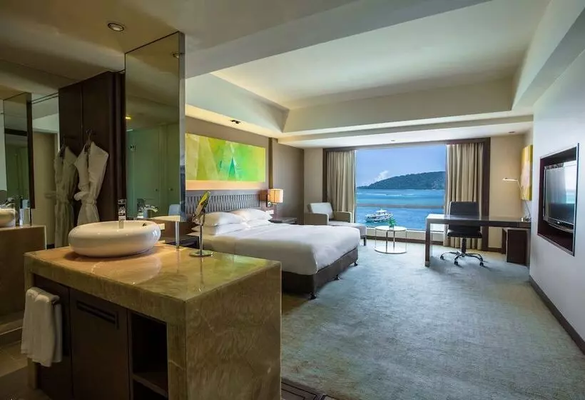 オーシャンビューのクラブルーム, Hyatt Regency Kinabalu