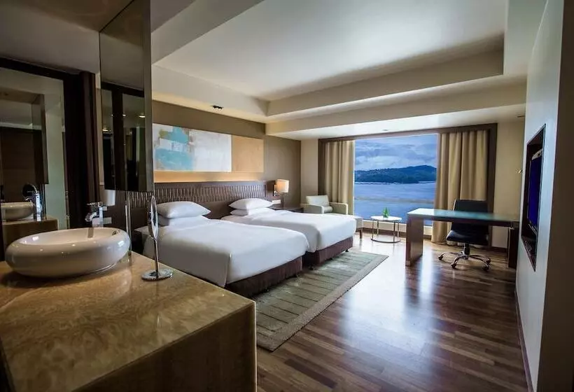 オーシャンビューのクラブルーム, Hyatt Regency Kinabalu