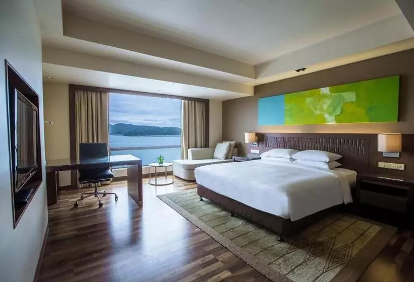 キングサイズベッドのクラブルーム, Hyatt Regency Kinabalu
