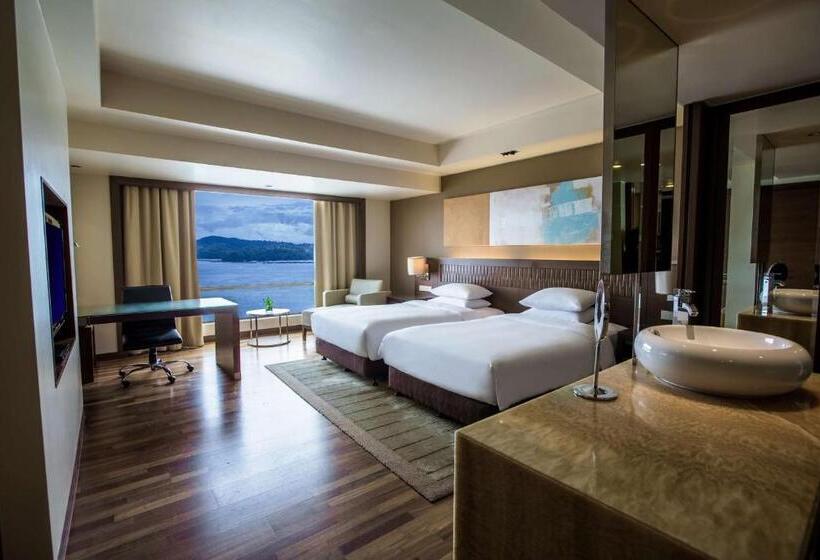 Номер Стандарт Вид на Море, Hyatt Regency Kinabalu