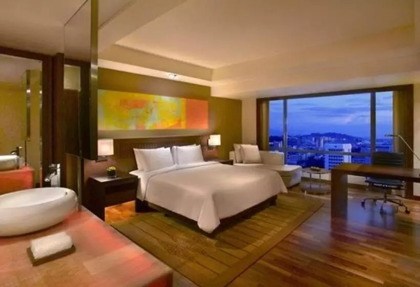 キングサイズベッドのクラブルーム, Hyatt Regency Kinabalu