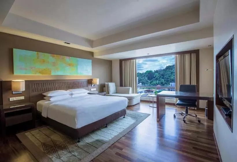 キングサイズベッドのクラブルーム, Hyatt Regency Kinabalu