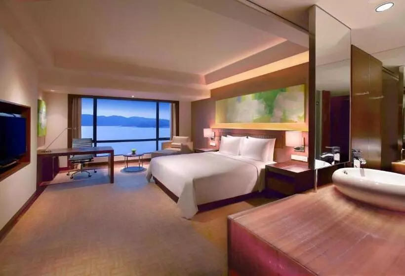 キングサイズベッドのスタンダードルーム, Hyatt Regency Kinabalu