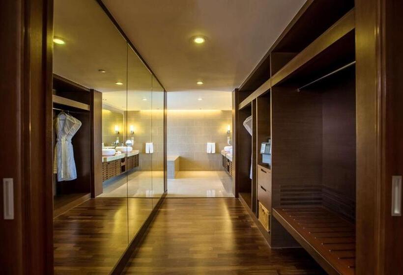 جناح سرير كينج, Hyatt Regency Kinabalu