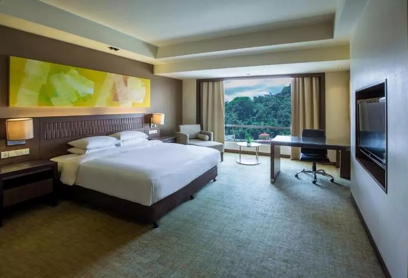 キングサイズベッドのスタンダードルーム, Hyatt Regency Kinabalu