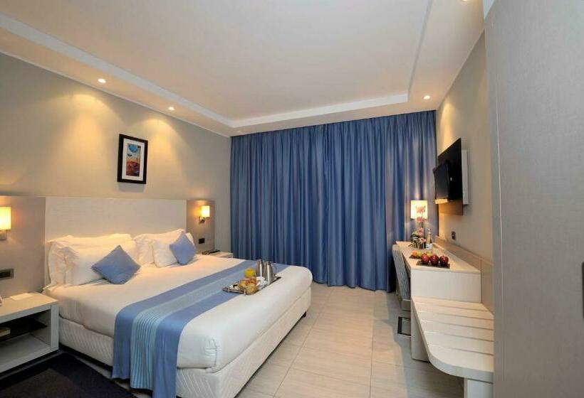 标准间, Kenzi Solazur