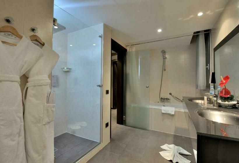 套房, Kenzi Solazur