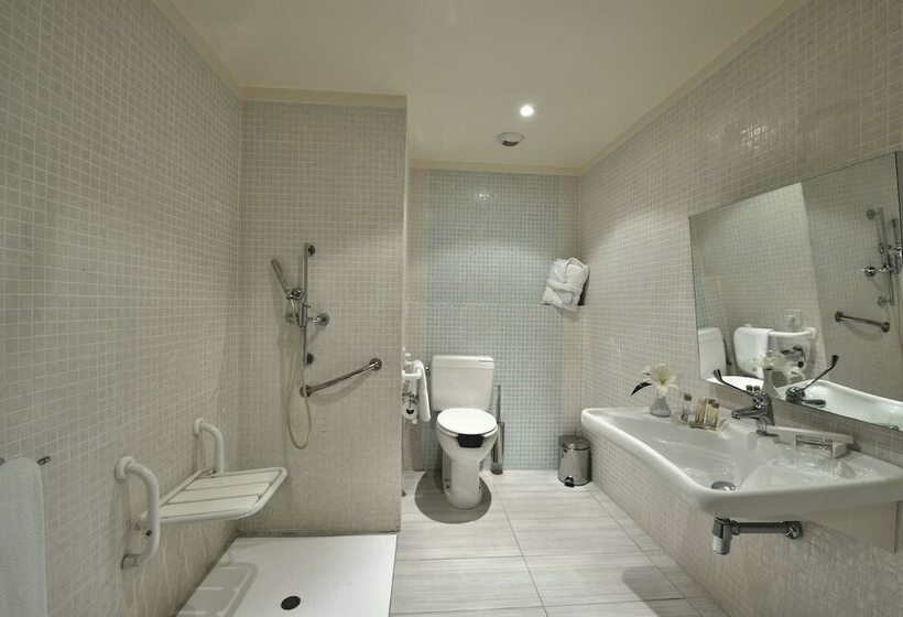 复式房间, Kenzi Solazur