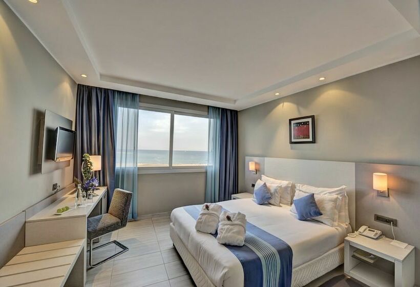 行政单人间, Kenzi Solazur