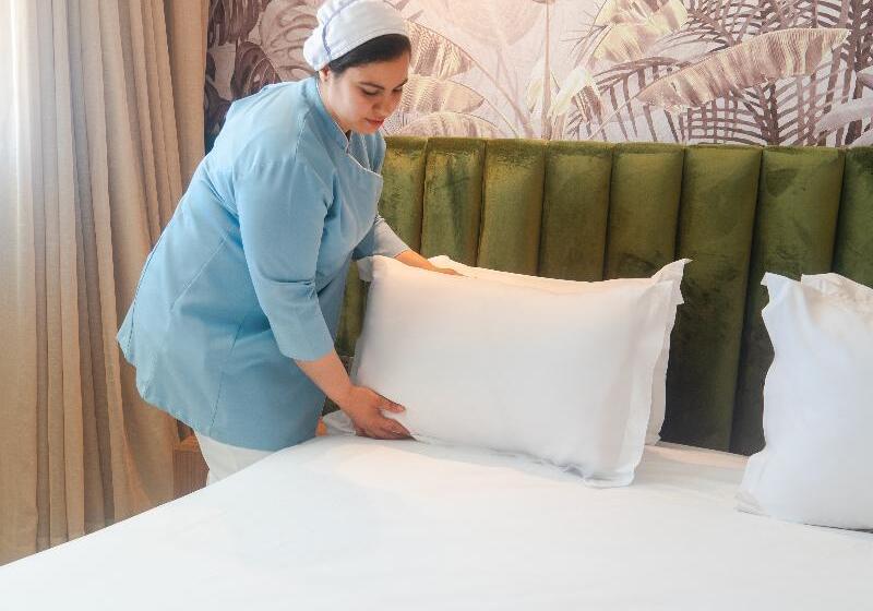 复式房间, Kenzi Solazur