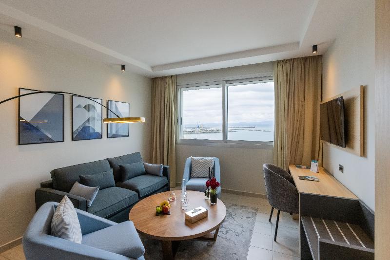 复式房间, Kenzi Solazur