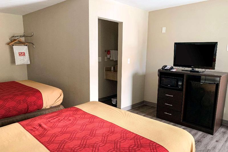 行政单人间, Kenzi Solazur