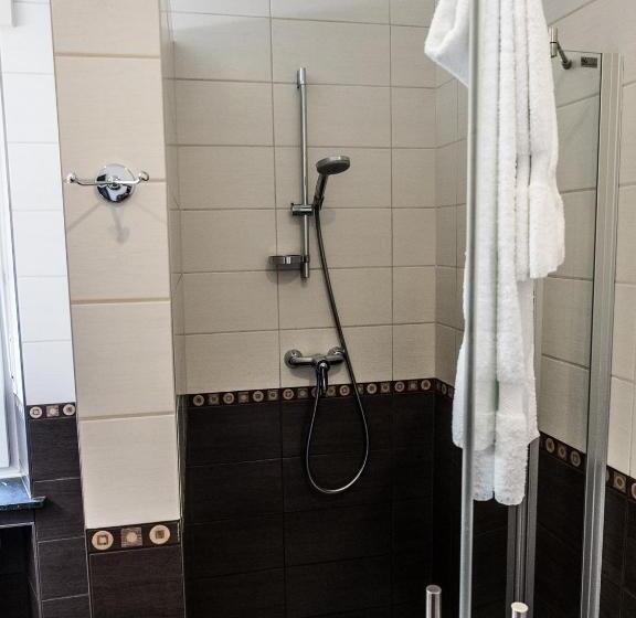 اتاق استاندارد, Pax