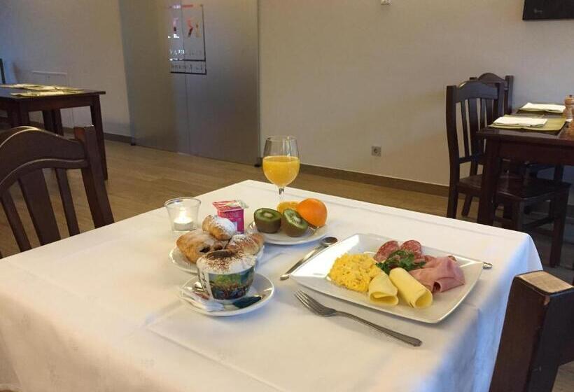 اتاق استاندارد, Pax