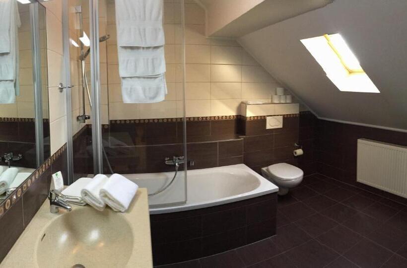 اتاق استاندارد سه نفره, Pax