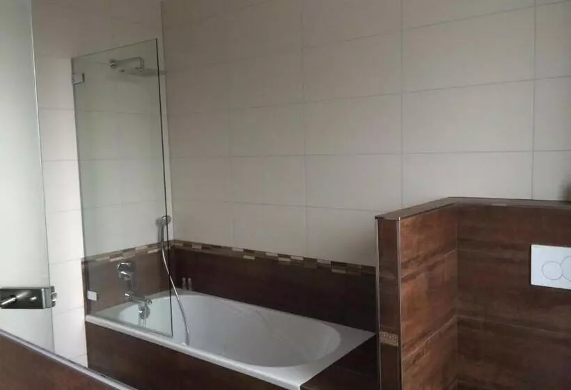 اتاق استاندارد با تخت دو نفره بزرگ, Pax