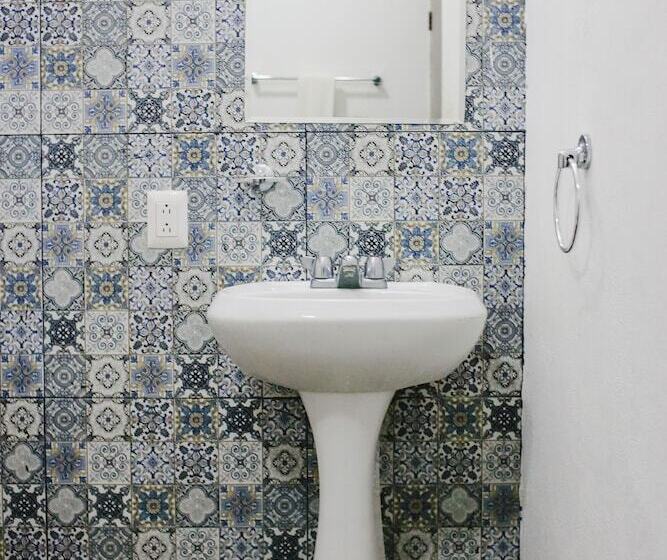 חדר סטנדרט לשלושה, Colon Merida