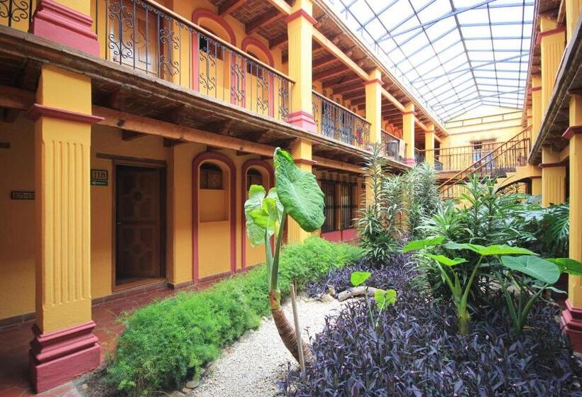 غرفه قياسيه سريرين مزدوجين, Diego De Mazariegos