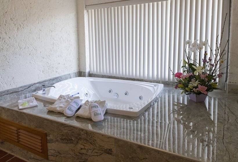 带按摩浴盆的套房, Hosteria Las Quintas Hotel Restaurante Bar