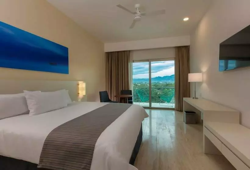 Deluxe Room Mountain View, Krystal® Puerto Vallarta