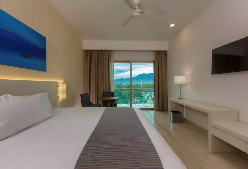 Deluxe Room Mountain View, Krystal® Puerto Vallarta