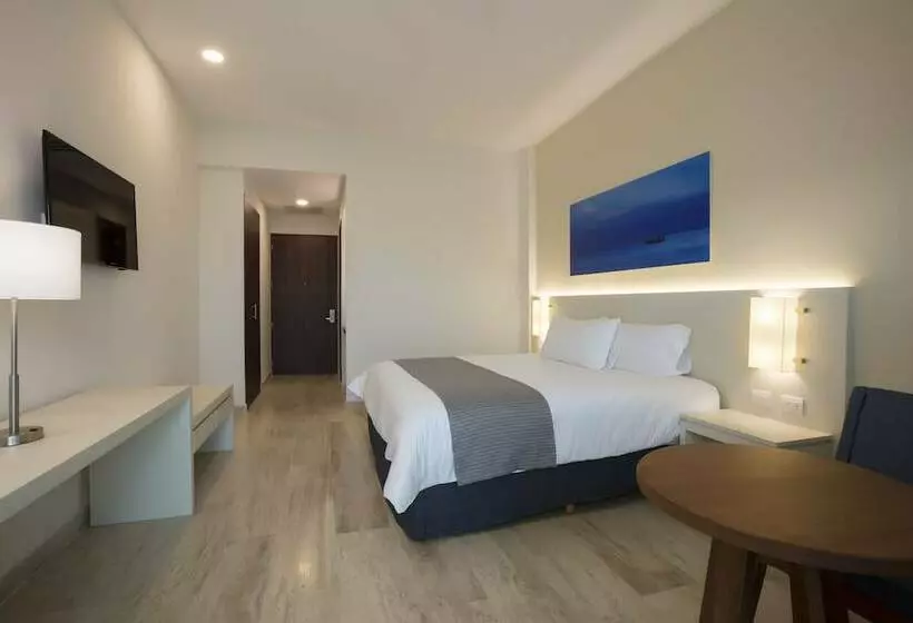 Deluxe Room Mountain View, Krystal® Puerto Vallarta