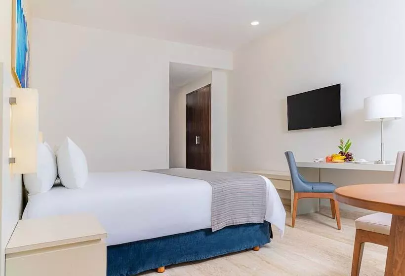 Deluxe Room Mountain View, Krystal® Puerto Vallarta