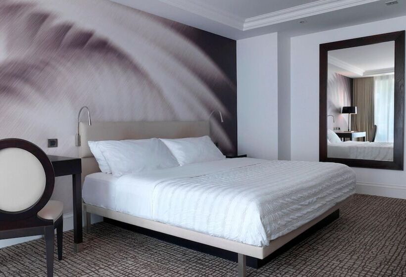 اتاق لوکس با چشم‌انداز دریا, Le Méridien Beach Plaza