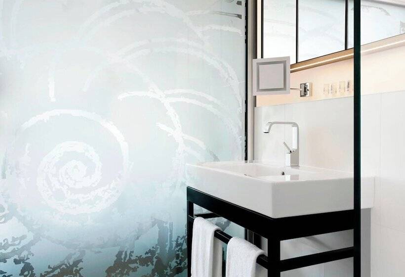 اتاق اجرایی, Le Méridien Beach Plaza