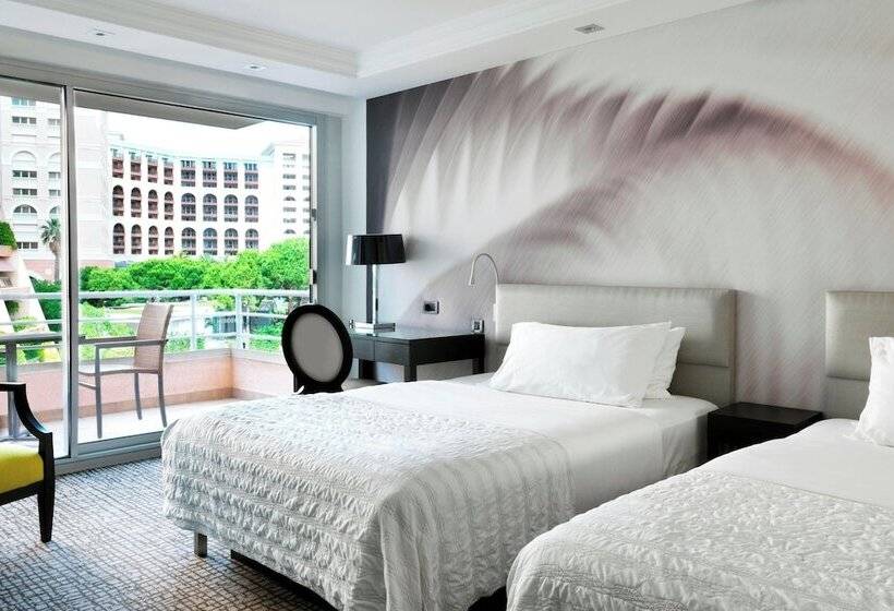 اتاق اجرایی, Le Méridien Beach Plaza