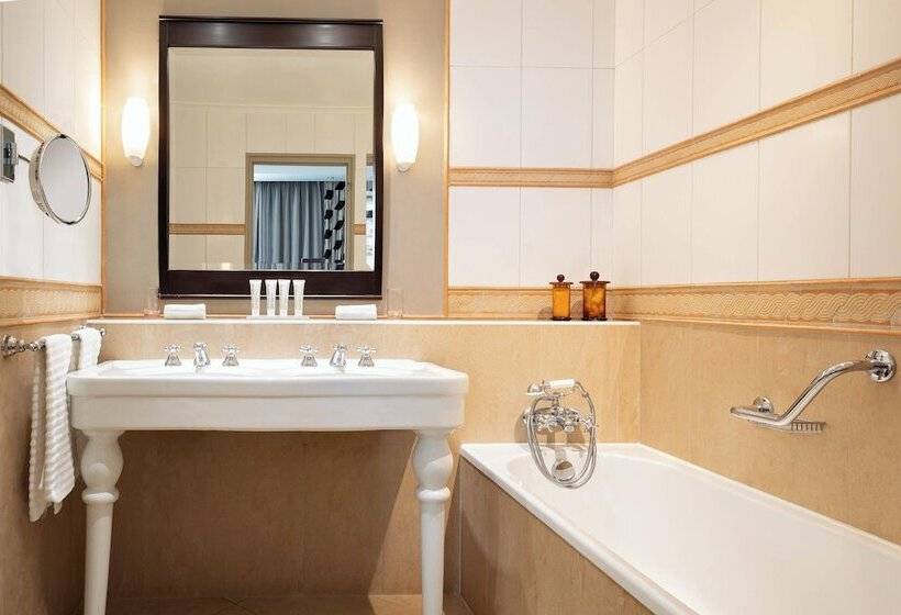 سوییت جونیور با چشمانداز دریا, Le Méridien Beach Plaza