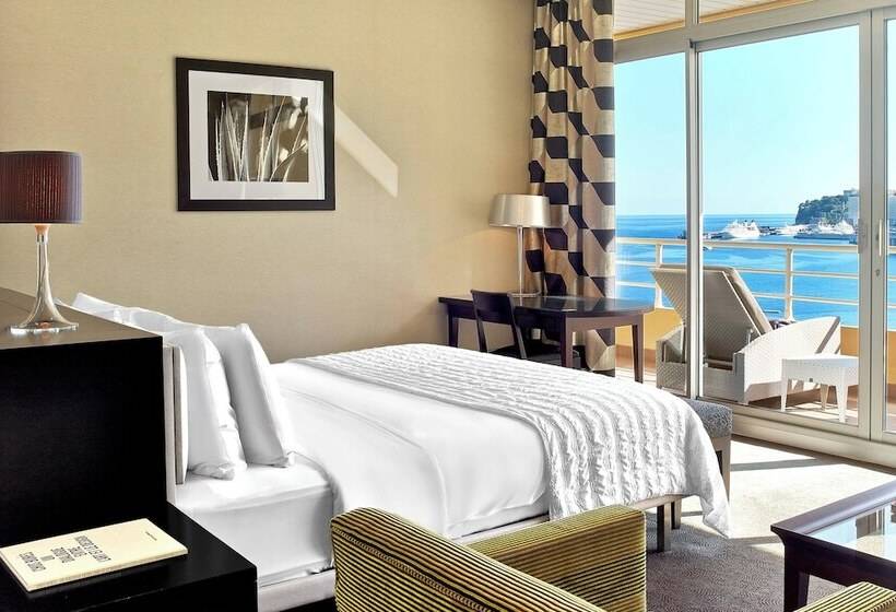 سوییت جونیور با چشم‌انداز دریا, Le Méridien Beach Plaza