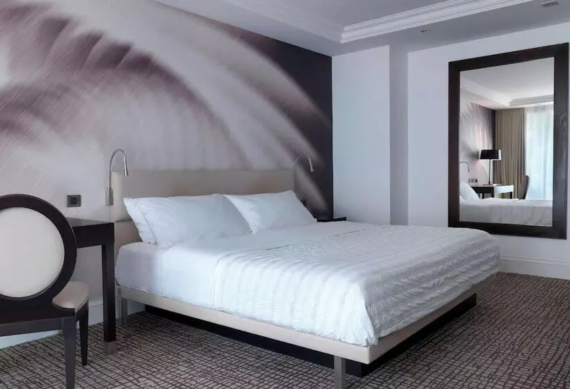 اتاق لوکس با چشم‌انداز دریا, Le Méridien Beach Plaza