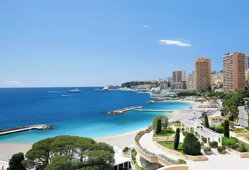 اتاق اجرایی, Le Méridien Beach Plaza