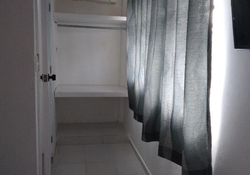 Cameră Triplă Standard, Maria De Lourdes