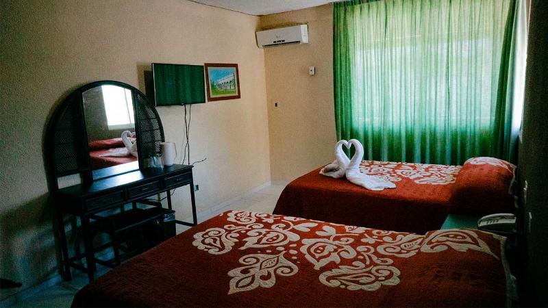 חדר סטנדרט לשלושה, Maria De Lourdes