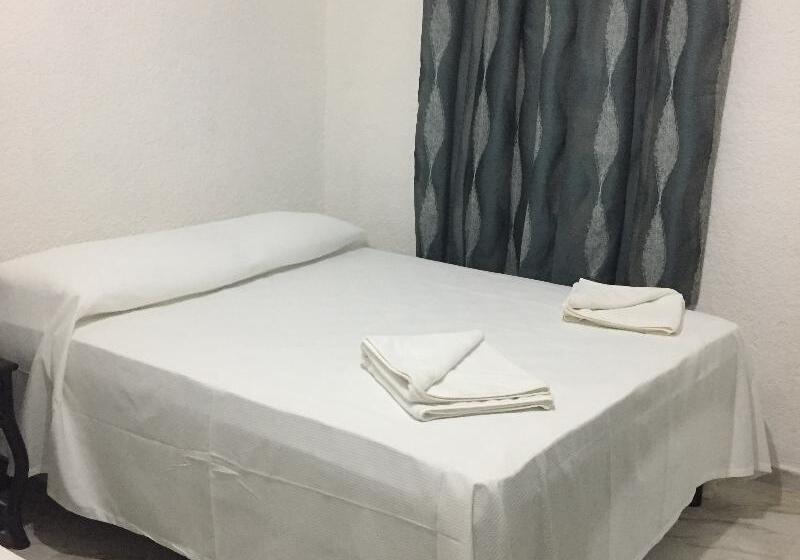 חדר סטנדרט לארבעה, Maria De Lourdes