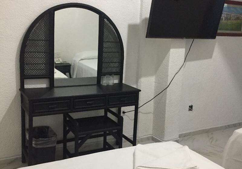 חדר סטנדרט לארבעה, Maria De Lourdes