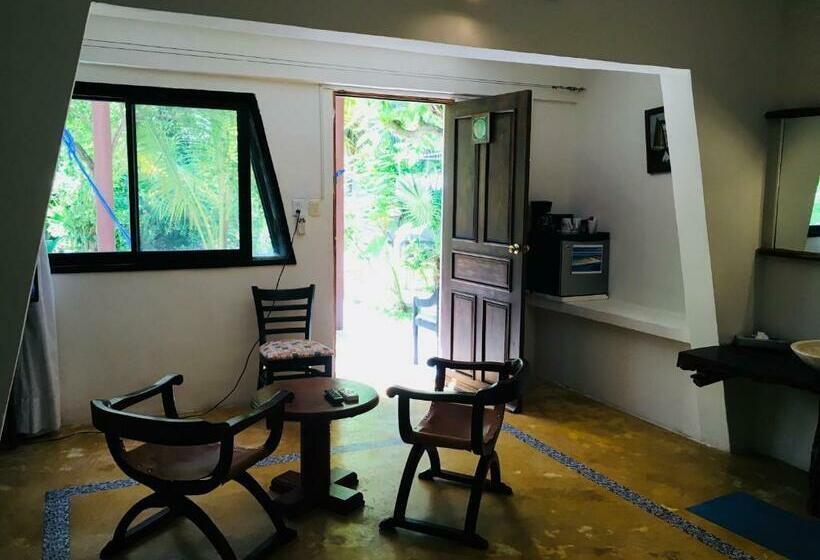 غرفة قياسية, Maria S Kan Kin