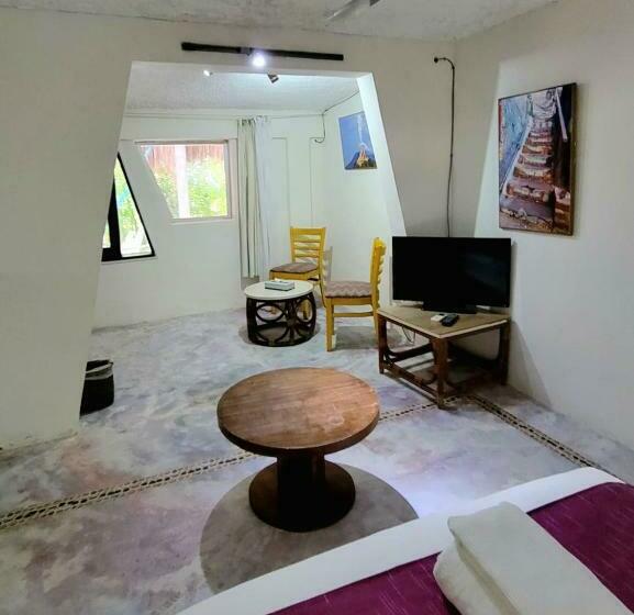 غرفة قياسية, Maria S Kan Kin