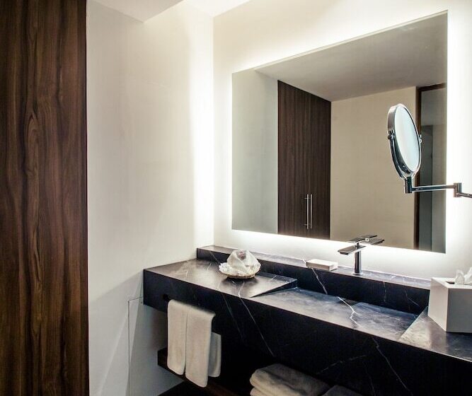 جناح جونيور, Mision De Los Angeles