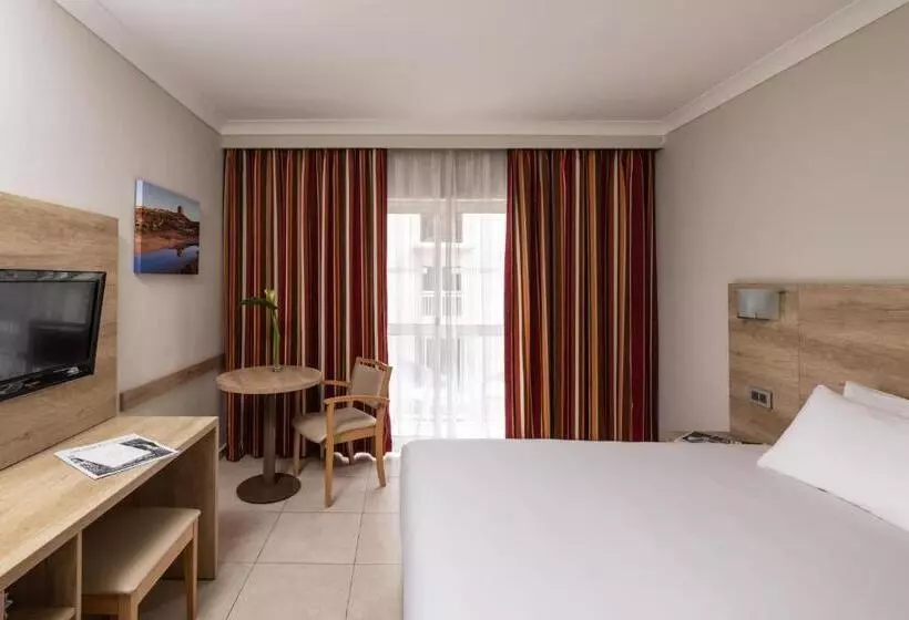 اتاق اساندارد با چشم‌انداز جانبی به دریا, Qawra Palace Resort & Spa