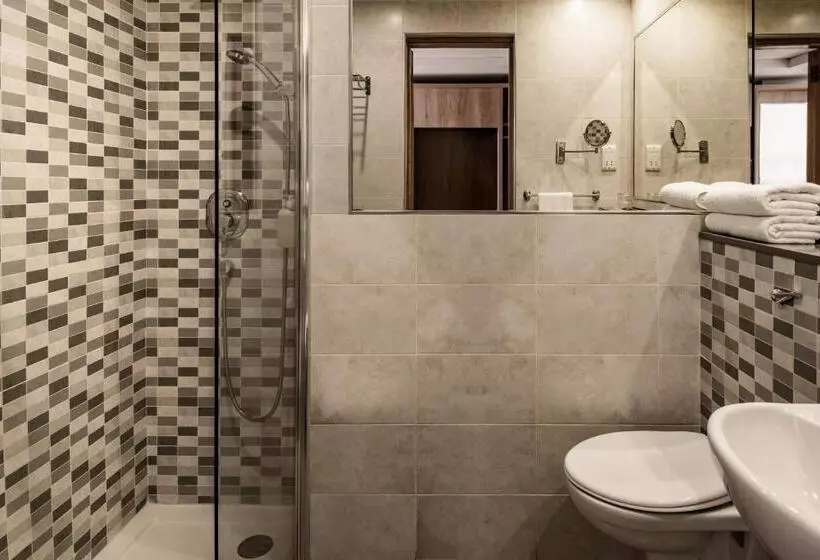 اتاق خانوادگی, Qawra Palace Resort & Spa