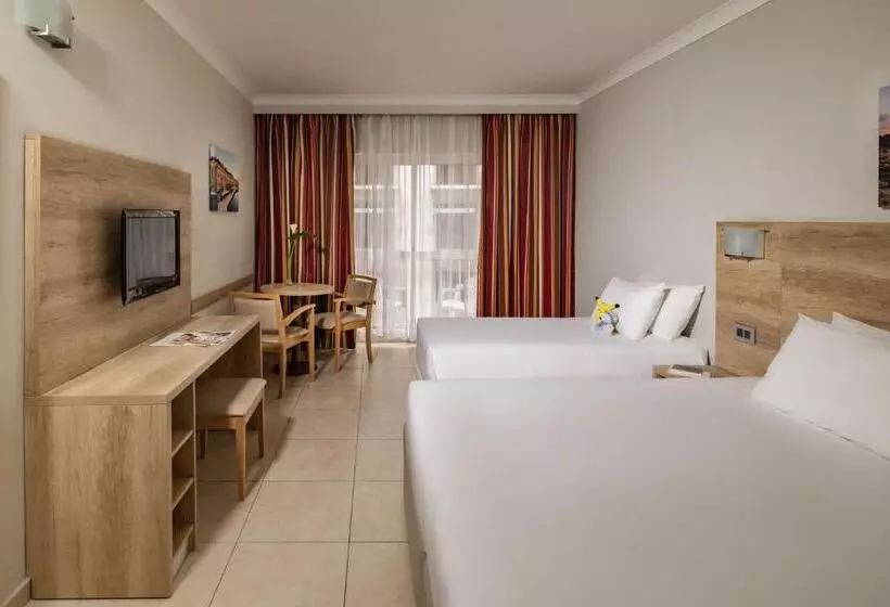 اتاق خانوادگی, Qawra Palace Resort & Spa
