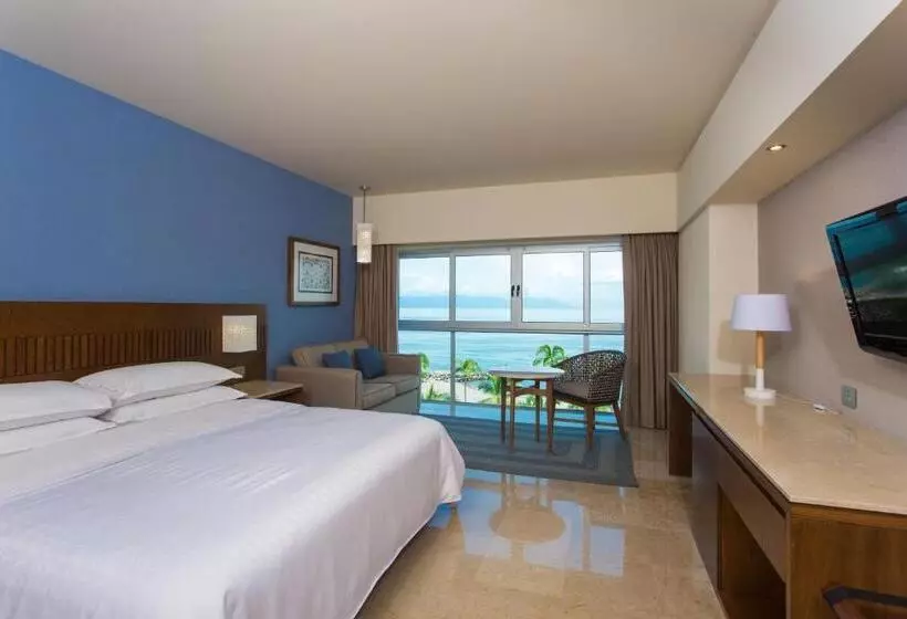 キングサイズベッド、ビュー付きデラックスルーム, Sheraton Buganvilias Resort & Convention Center