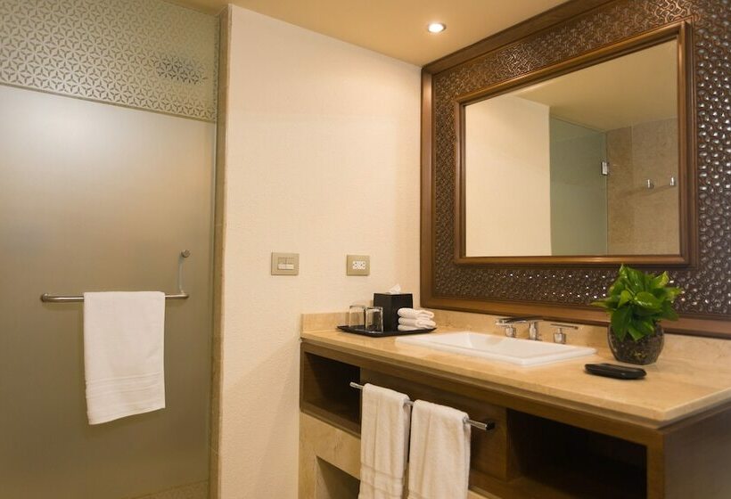 Quarto deluxe vista mar, Sheraton Buganvilias Resort & Convention Center