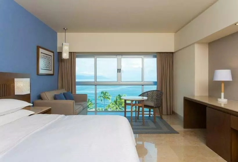 キングサイズベッド、ビュー付きデラックスルーム, Sheraton Buganvilias Resort & Convention Center