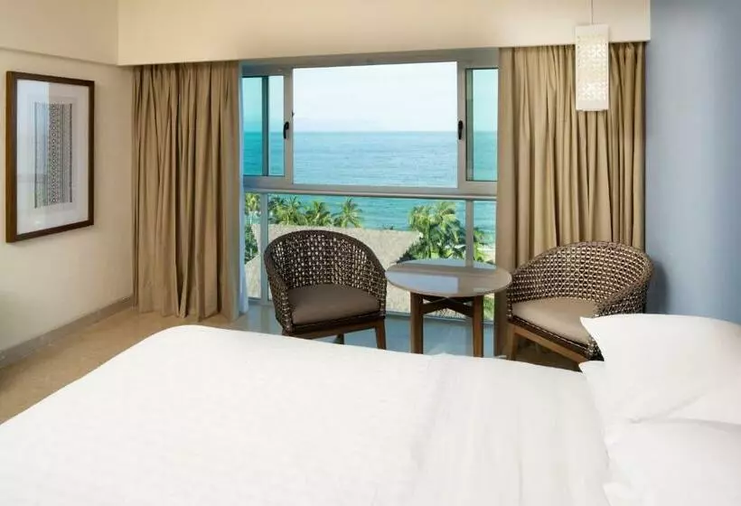キングサイズベッド、ビュー付きデラックスルーム, Sheraton Buganvilias Resort & Convention Center