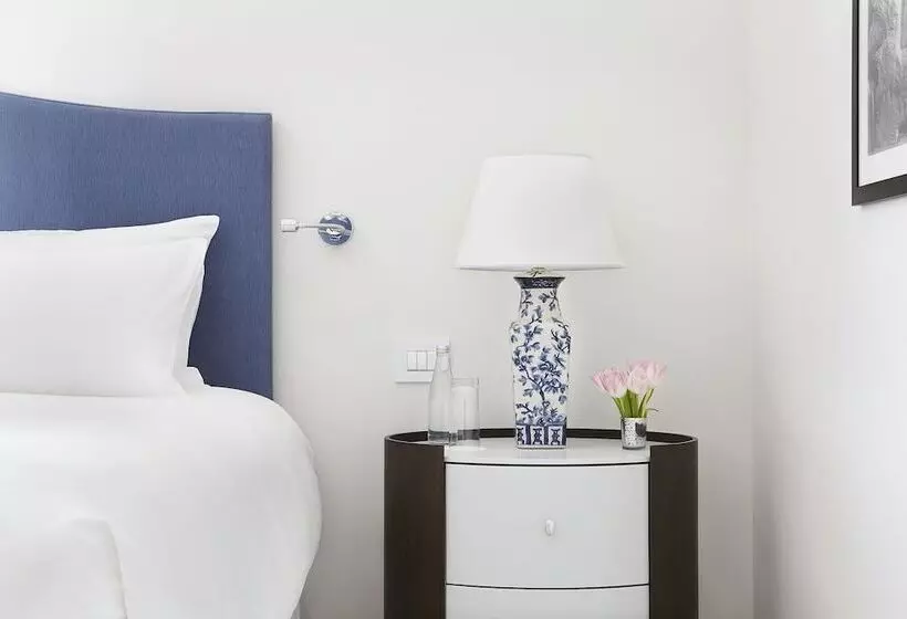 اتاق اجرایی, The Phoenicia Malta