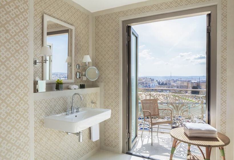 اتاق اجرایی, The Phoenicia Malta